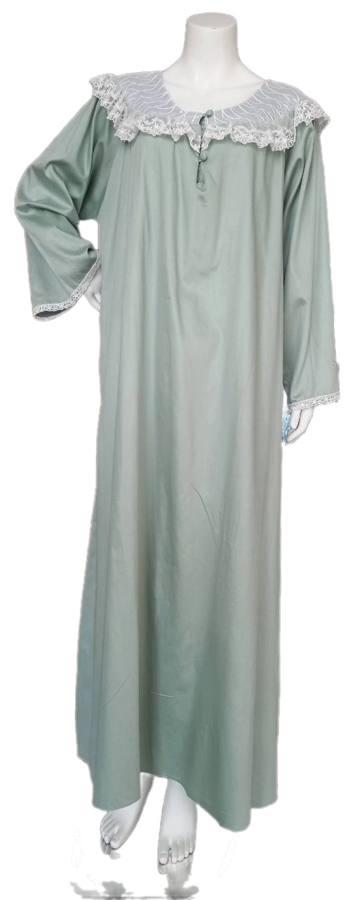 A cool cotton reception piece, featuring embroidery on the shoulders, giving it a touch of elegance and distinction. 60049-LC