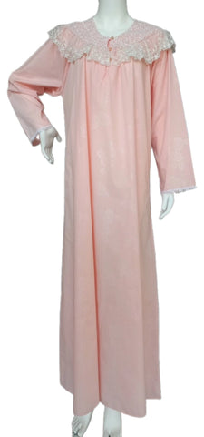 A cool cotton reception piece, featuring embroidery on the shoulders, giving it a touch of elegance and distinction. 60049-LJ