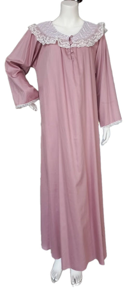 A cool cotton reception piece, featuring embroidery on the sleeves, giving it a touch of elegance and distinction. 60049-LC