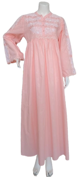 A cool cotton reception piece, featuring embroidery on the shoulders, giving it a touch of elegance and distinction. 60051-LJ