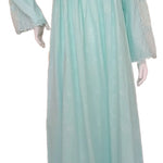 A cool cotton reception piece, featuring embroidery on the shoulders, giving it a touch of elegance and distinction. 60051-LJ