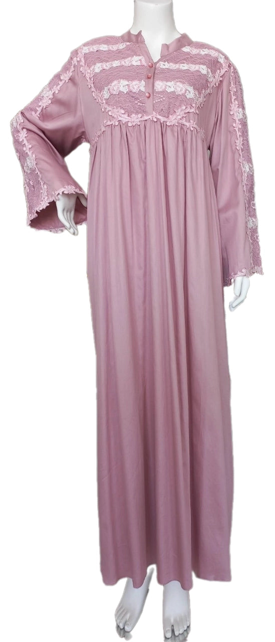 OLD ROSE-A cool cotton reception piece, featuring embroidery on the sleeves, giving it a touch of elegance and distinction. 60051-L