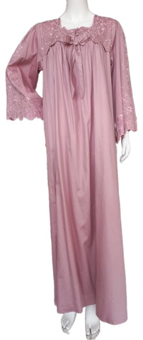 A cool cotton reception piece, featuring embroidery on the sleeves, giving it a touch of elegance and distinction. 60154-L