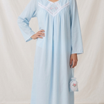 Long-sleeved nursing bra made of soft cotton.