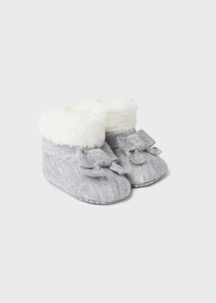 Tricot boot with newborn hair Ref.  13-09686-074