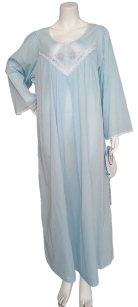 Long-sleeved nursing bra made of soft cotton.