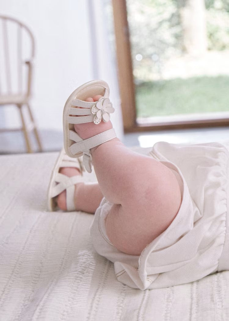 Newborn Sandals with Flower Ref. 25-9904-023