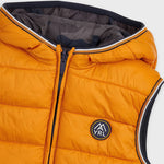 مايورال بويز منقوشة Twill تي شيرت - 4138، شيدر / مايورال 4528، في الخارج - 5 جيب Elastane نحيف السراويل / مايورال سترة بلا أكمام 2 الجانبين مع هود