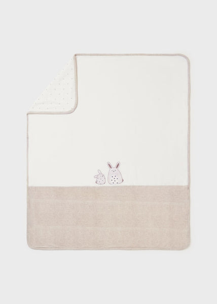 Swaddle with an embroidered motif in sustainable cotton for babies Art. 23-09246-080