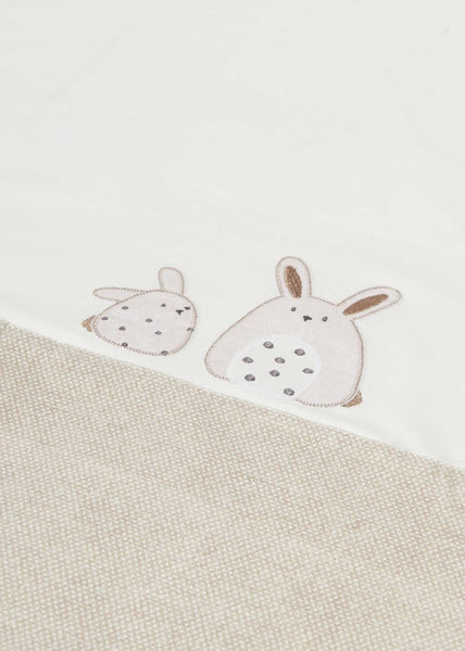 Swaddle with an embroidered motif in sustainable cotton for babies Art. 23-09246-080