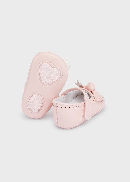 Shoes with a bow for a newborn girl Art. 22-09519-035