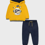 Tracksuit PLAY مع طفل رضيع الفن.