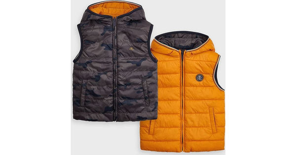 مايورال بويز منقوشة Twill تي شيرت - 4138، شيدر / مايورال 4528، في الخارج - 5 جيب Elastane نحيف السراويل / مايورال سترة بلا أكمام 2 الجانبين مع هود