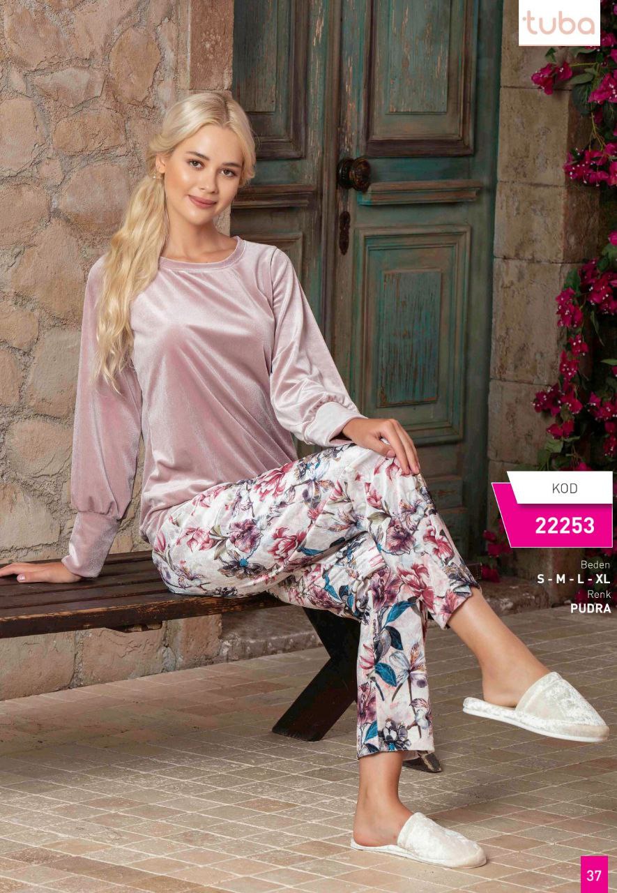 Pajama 2 pieces of velvet from the Turkish brand Tuba 22253